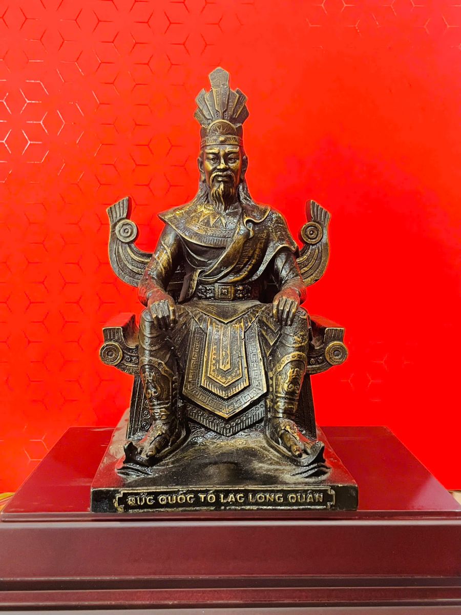 Tượng Lạc Long Quân chế tác thủ công bằng Đồng
